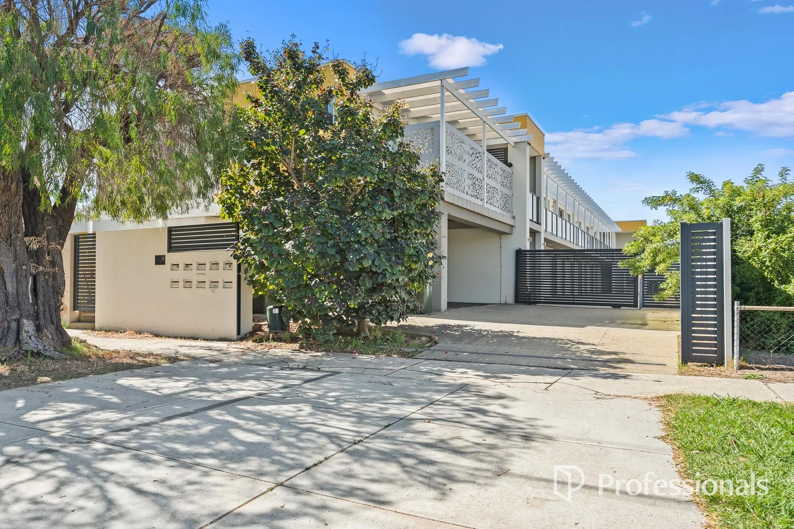 2/18 Mathoura Street, Midland WA 6056