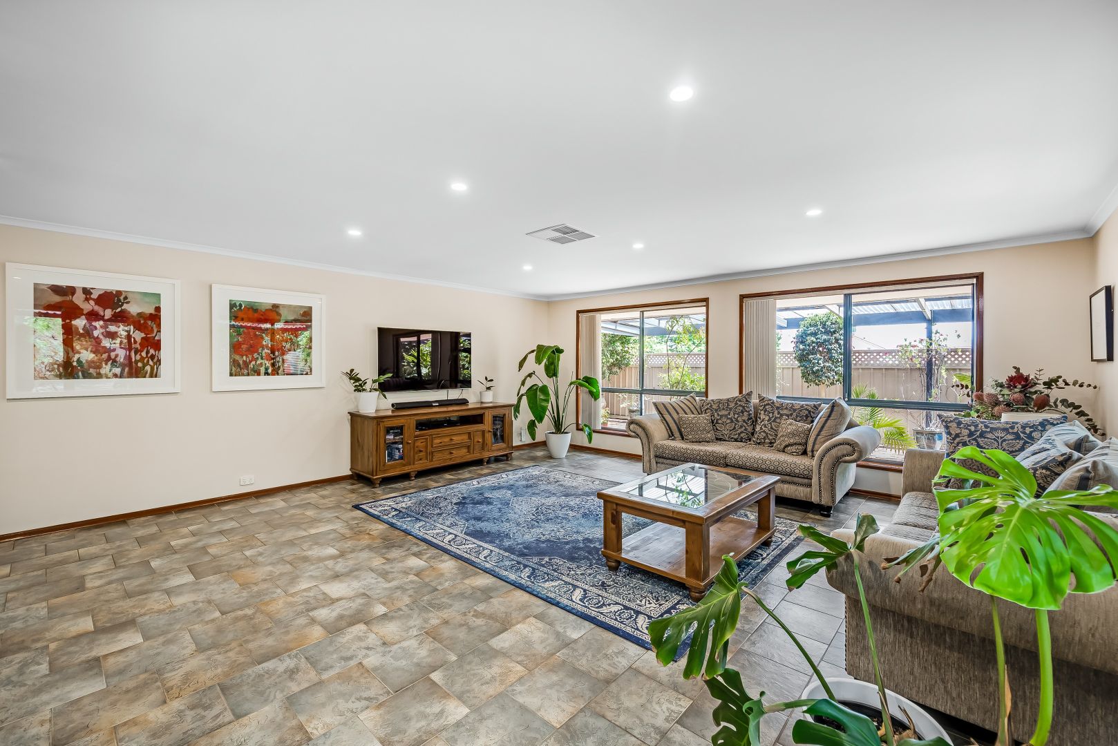 51 Horseshoe Drive, Woodcroft SA 5162, Image 2