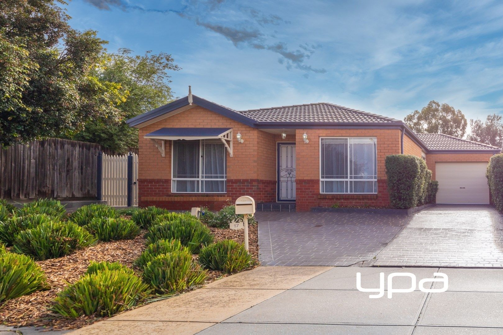 3 bedrooms House in 17 Ritchie Ct SUNBURY VIC, 3429
