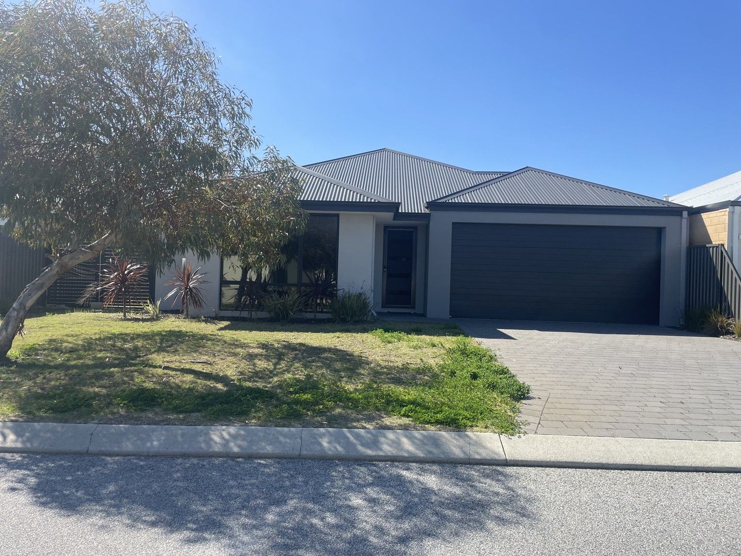 4 bedrooms House in 33 Sida Street WANDI WA, 6167