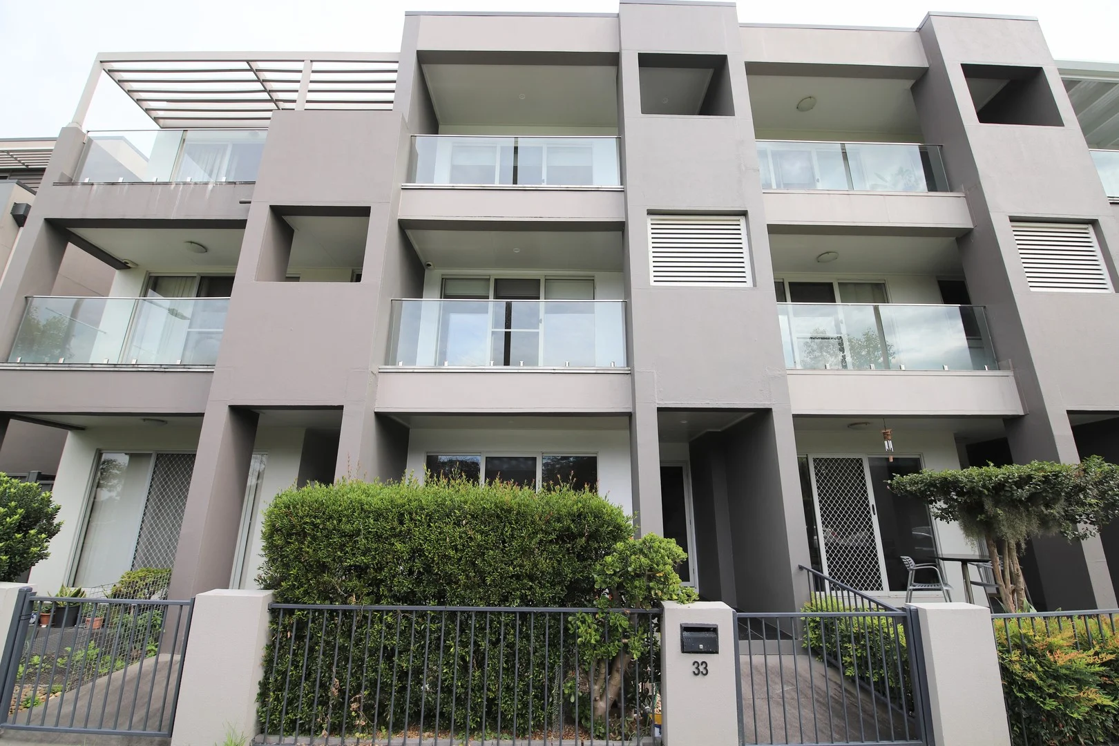 33 Purvis Avenue, Potts Hill NSW 2143