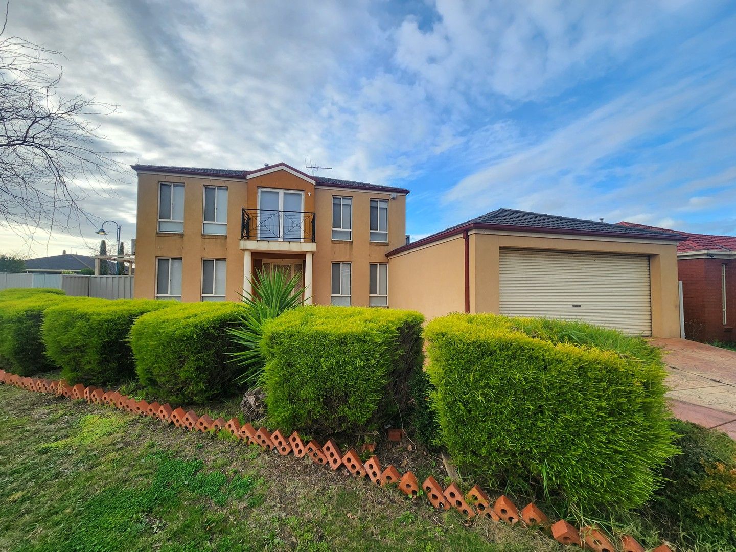 4 bedrooms House in 64 Jindabyne Avenue TAYLORS HILL VIC, 3037