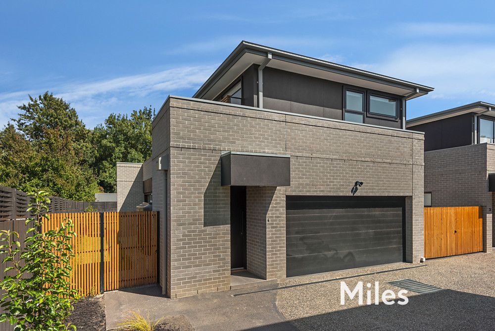 3 bedrooms Townhouse in 4/3-5 Chauvel Street HEIDELBERG HEIGHTS VIC, 3081