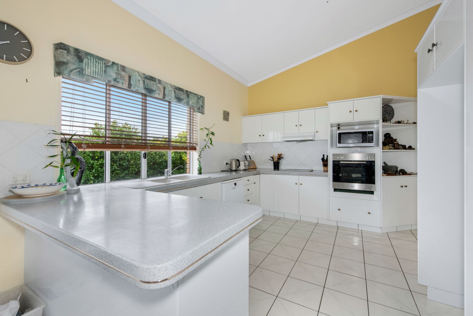 10 Galvin Street, Beaconsfield QLD 4740, Image 2