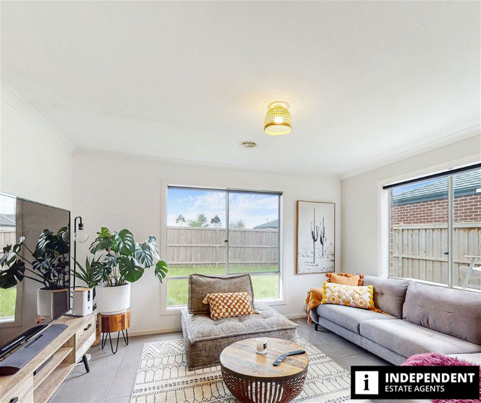 31 Sandymount Drive, Clyde North VIC 3978, Image 1