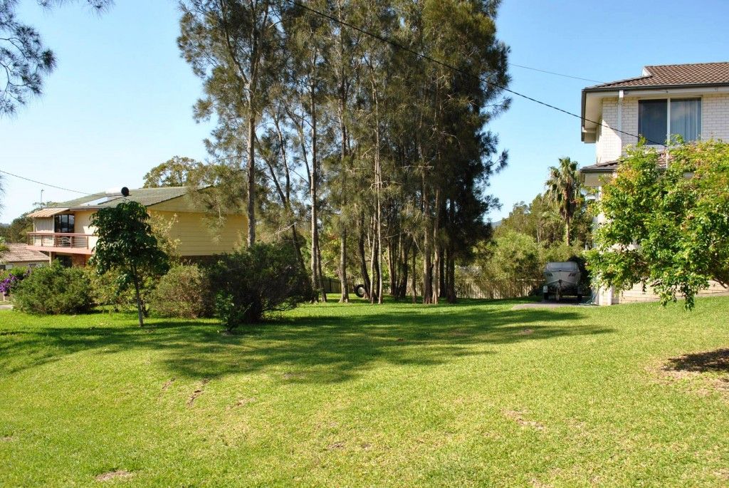 4 Green Point Drive, Green Point Property History & Address Research