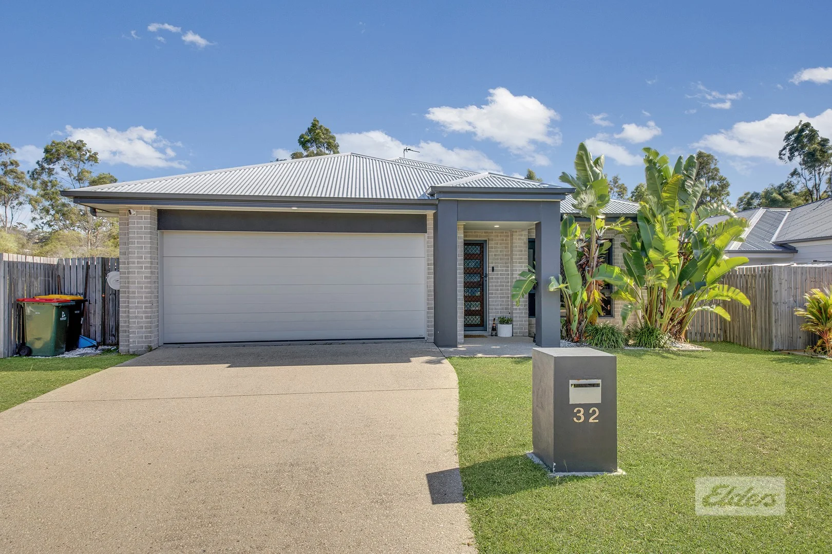 32 Phelps Circuit, Kirkwood QLD 4680