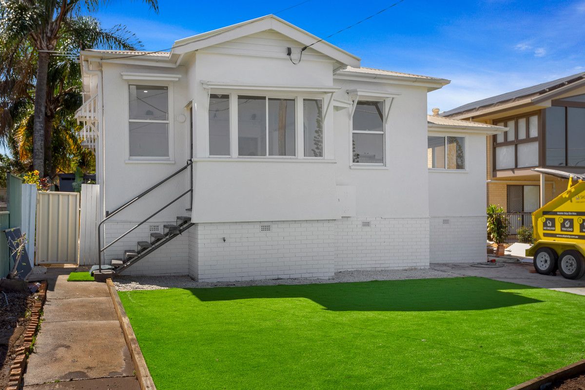 3 bedrooms House in 98 Hornibrook Esplanade CLONTARF QLD, 4019