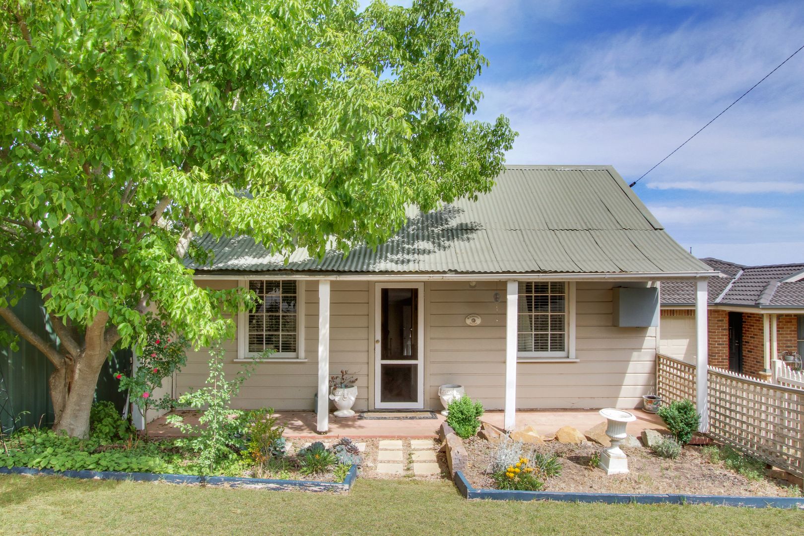 6 Eleanor Street Goulburn Nsw 2580 House For Rent 280 Domain