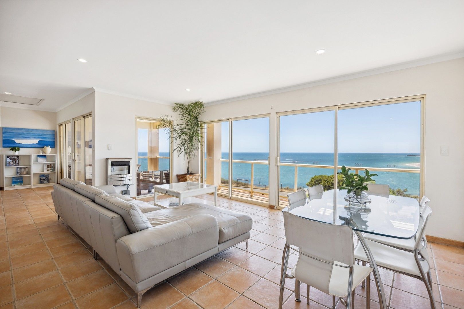 4 bedrooms House in 2 Dale Avenue CHRISTIES BEACH SA, 5165