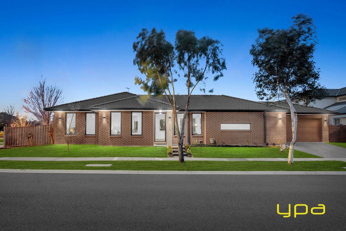 4 bedrooms House in 1 Bluemist Circuit LYNDHURST VIC, 3975