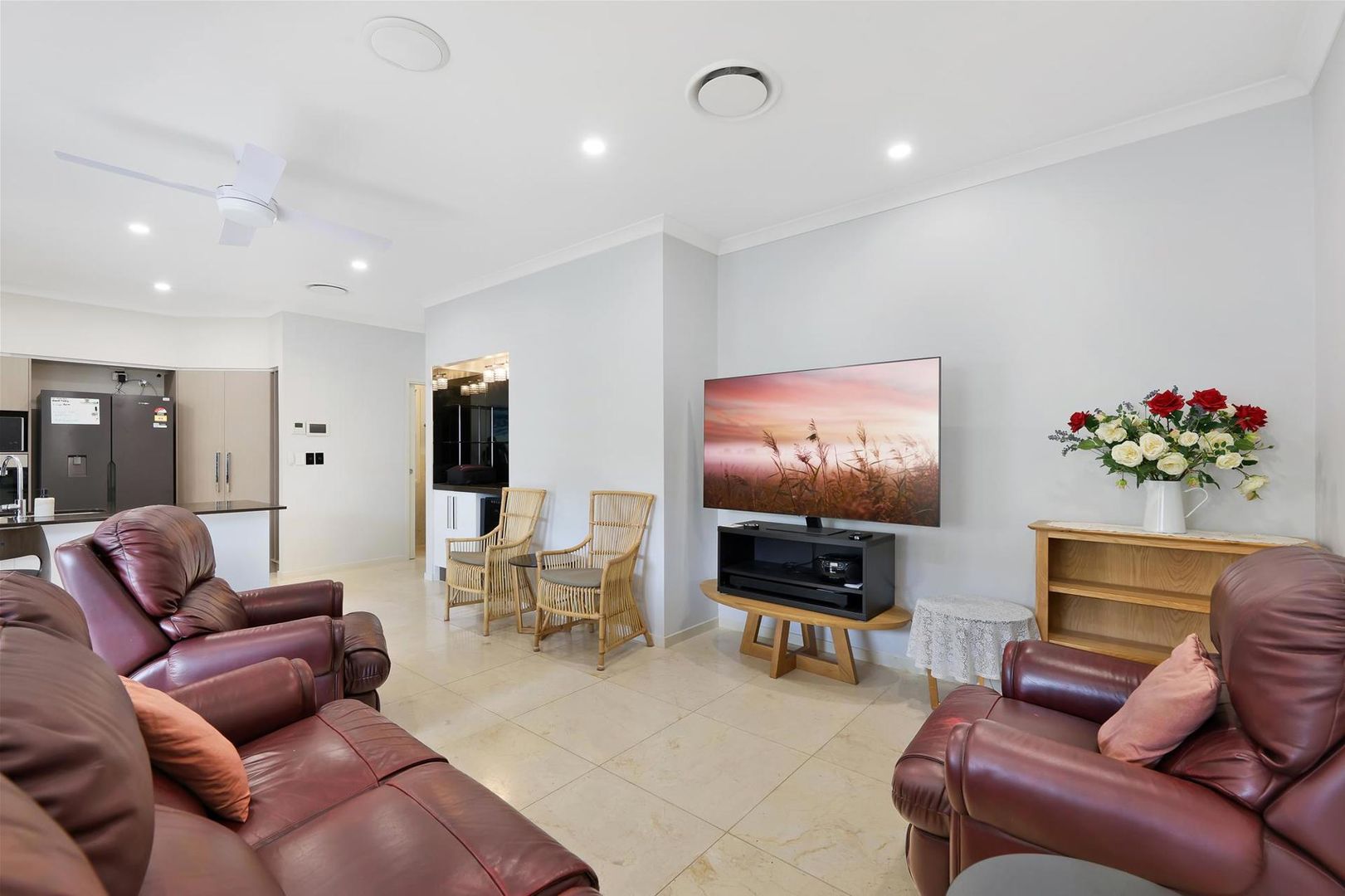 3/32 Tedder Avenue, Main Beach QLD 4217, Image 2