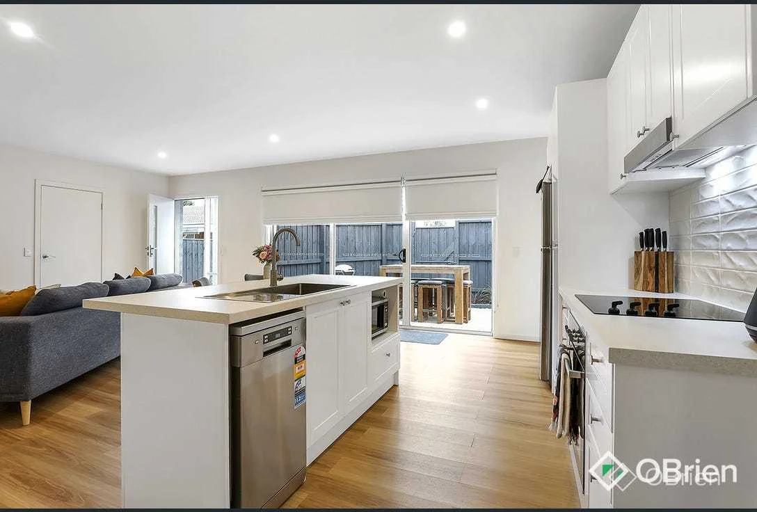 Additional image 4 of 2/18 Aleppo Crescent, Frankston North VIC 3200