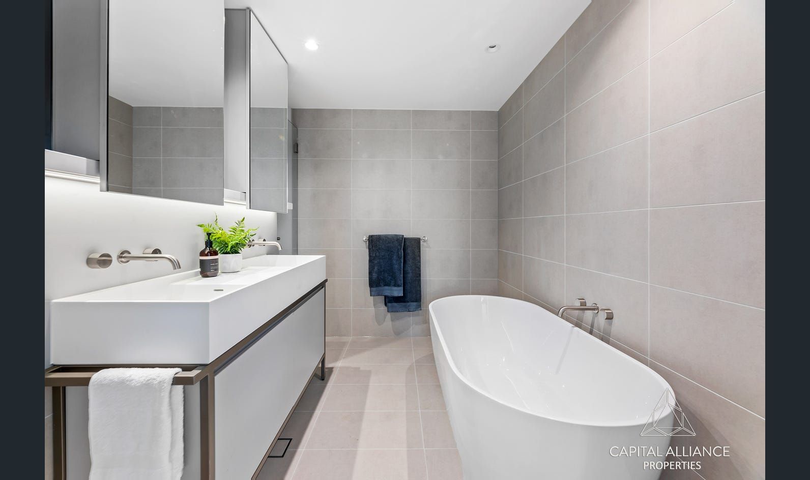 3 bedrooms Apartment / Unit / Flat in 2701/201 Normanby Road SOUTHBANK VIC, 3006