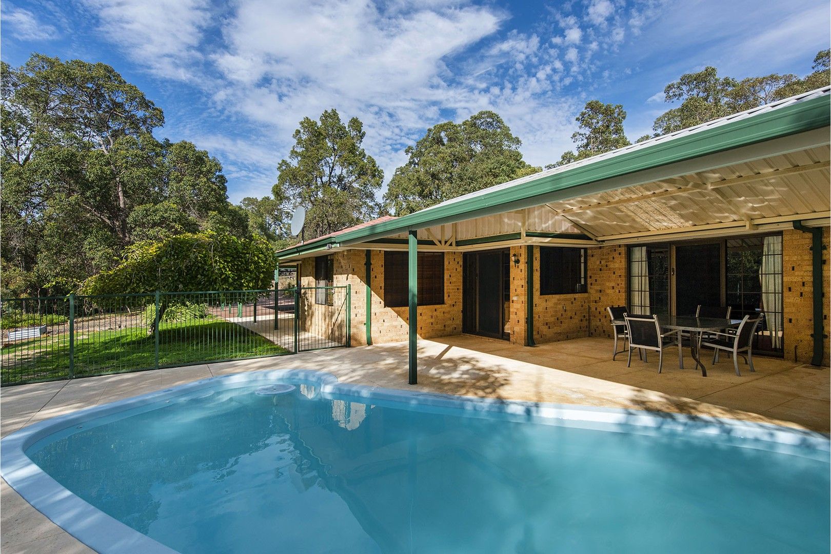 5 bedrooms House in 317 Boulonnais Drive BRIGADOON WA, 6069