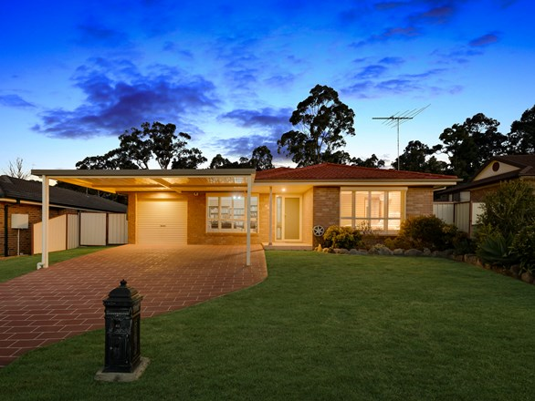 43 Carbasse Crescent, St Helens Park NSW 2560