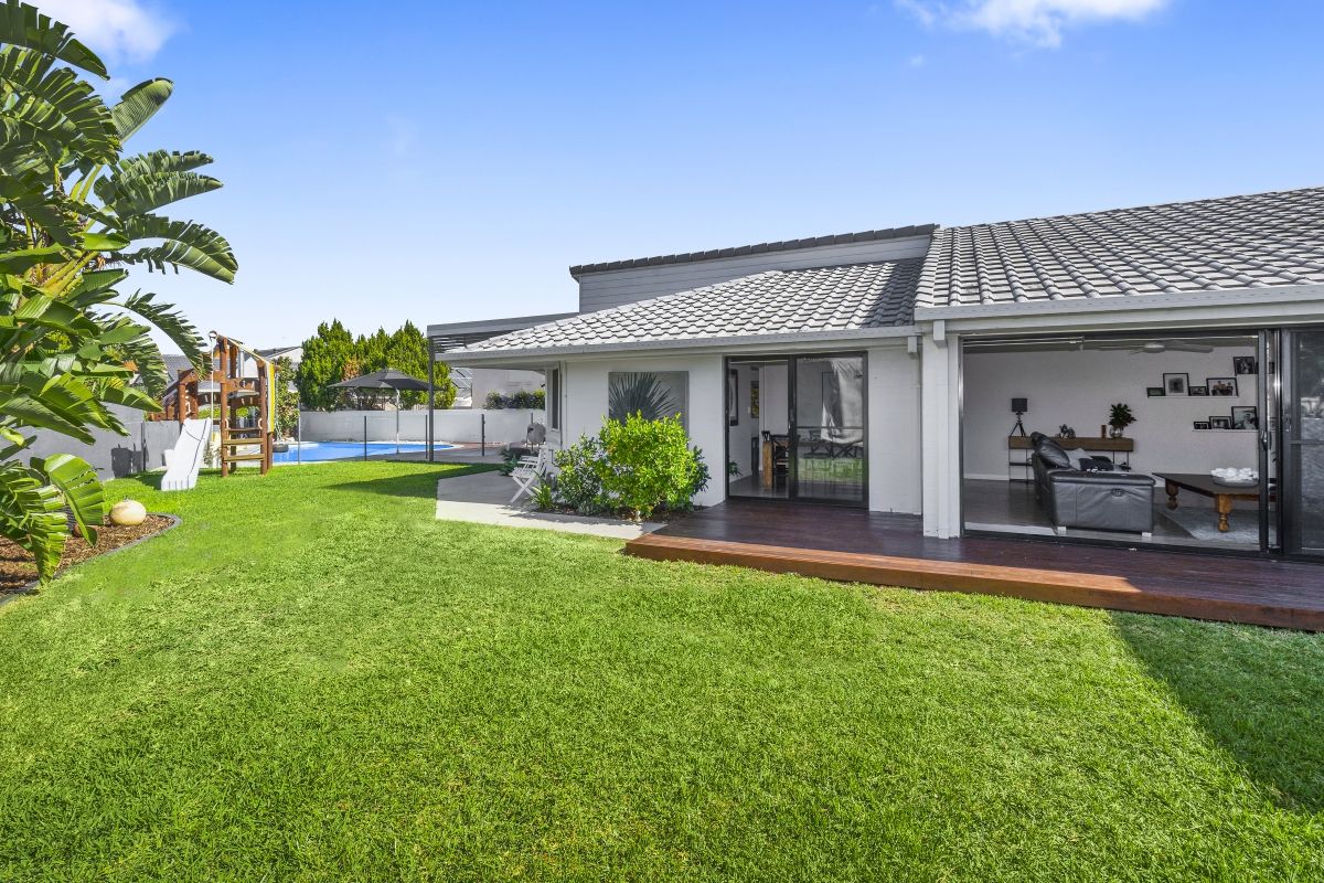 15 Roderick Court, Benowa Waters QLD 4217, Image 0