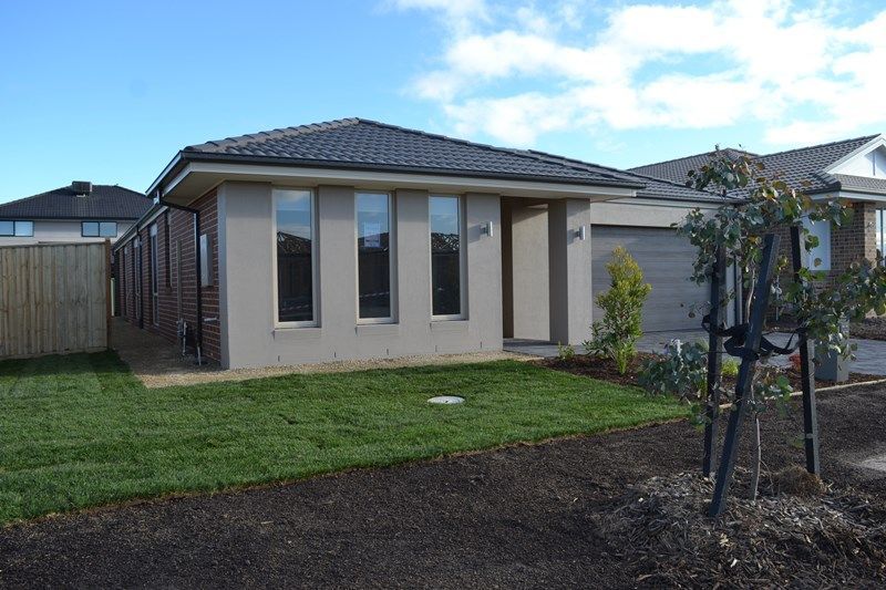 4 bedrooms House in 22 Lotus Street PAKENHAM VIC, 3810