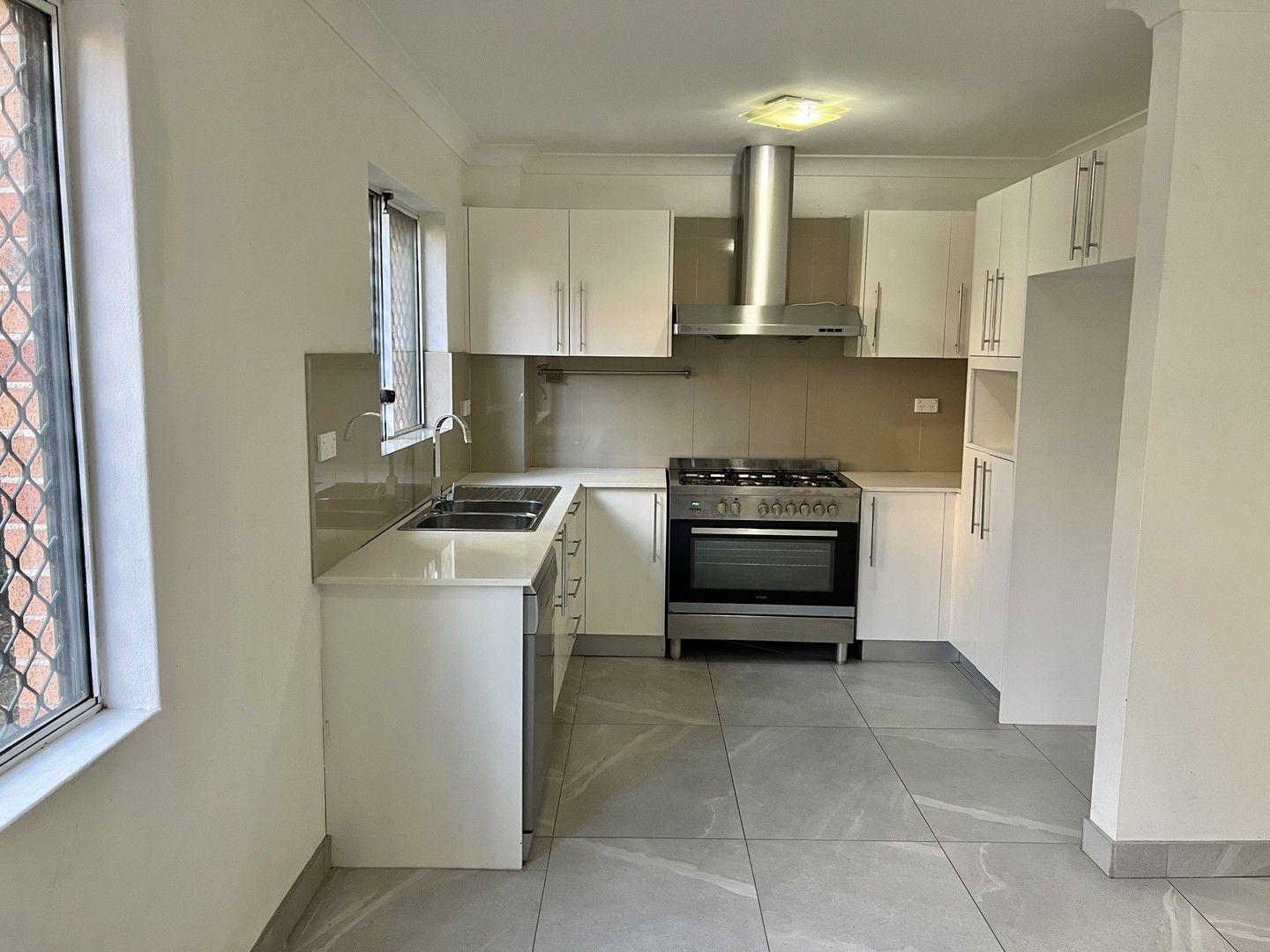 2 bedrooms Apartment / Unit / Flat in 2/75-77 Hudson Street HURSTVILLE NSW, 2220
