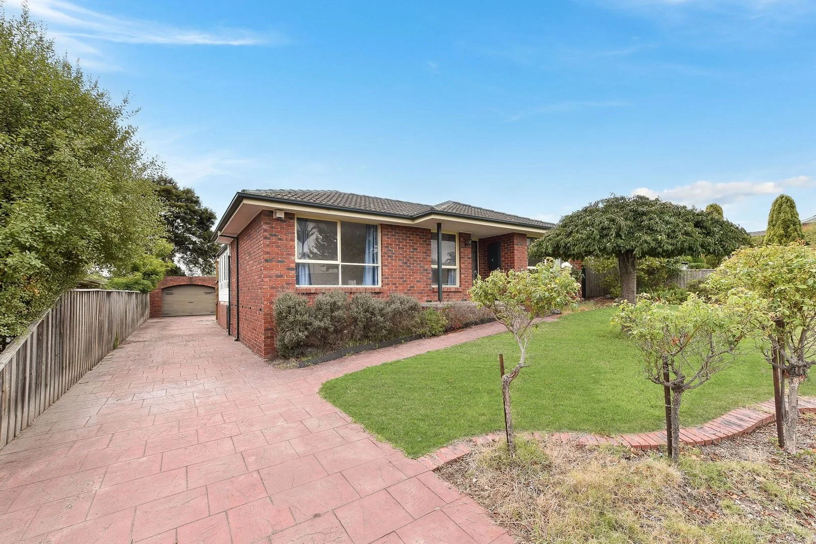 11 Currie Avenue, Endeavour Hills VIC 3802