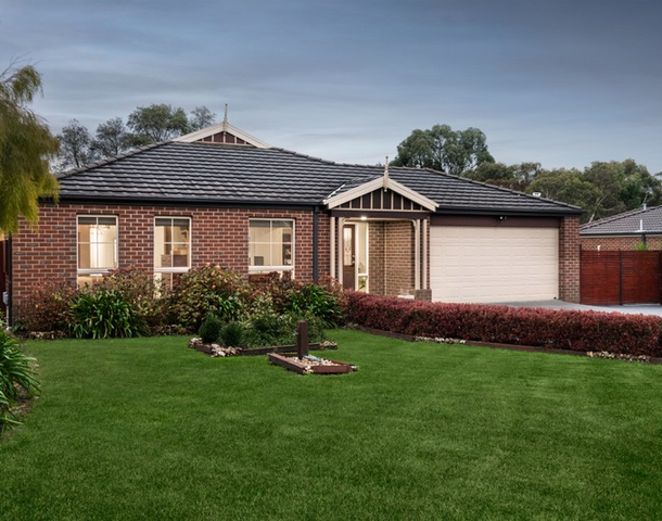 24 Reynolds Grove, Romsey VIC 3434