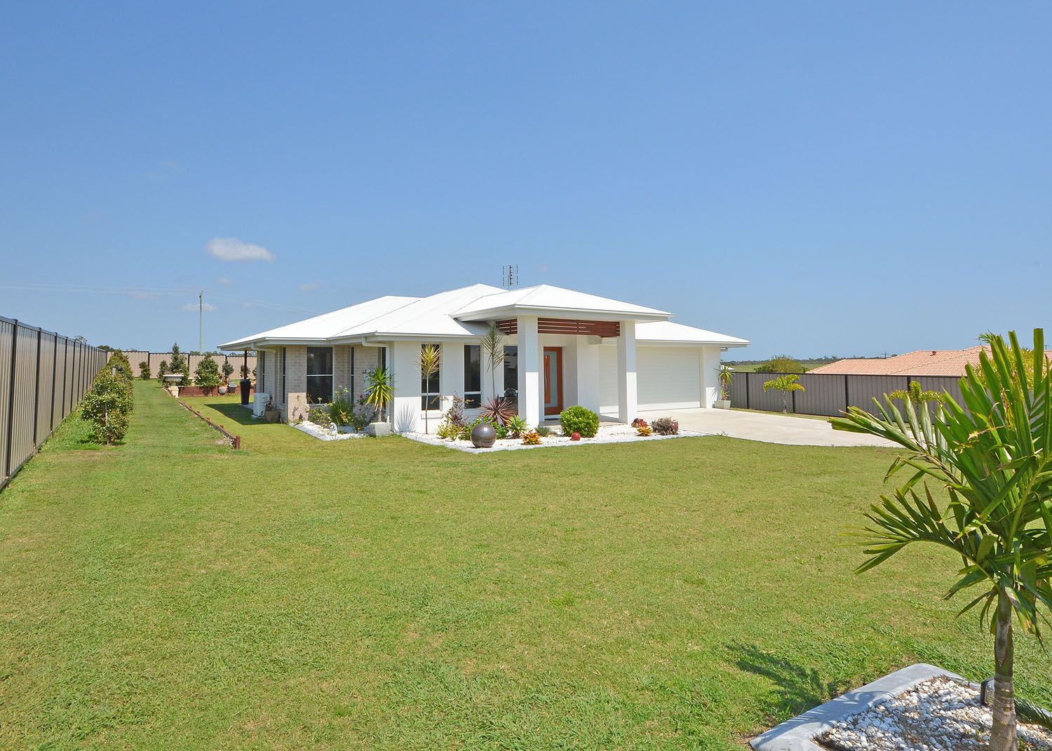 28 Windjammer Circuit, River Heads Property History & Address