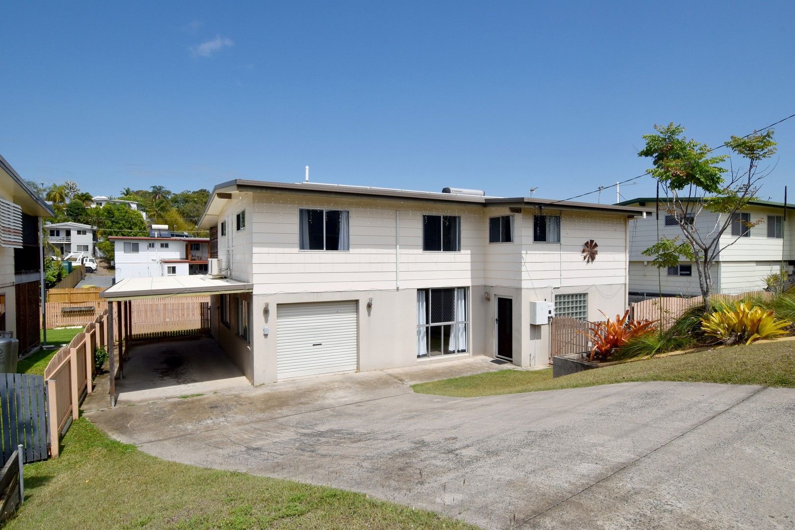 4 bedrooms House in 27 Bauhinia Street KIN KORA QLD, 4680