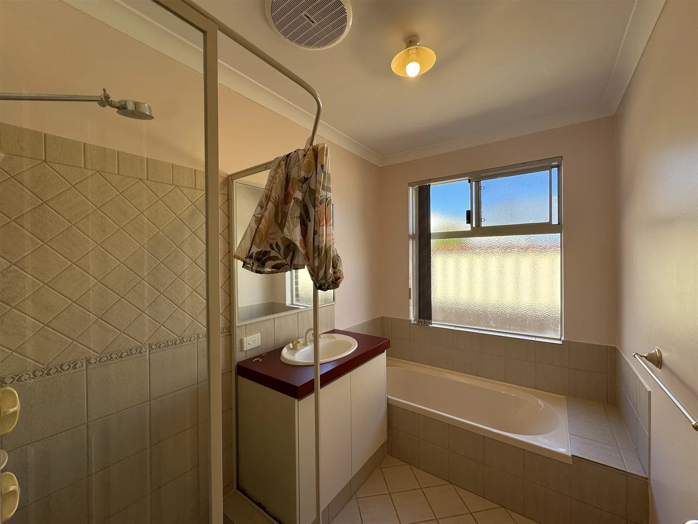 25 Rochester Way, Meadow Springs WA 6210 - House For Rent | Domain