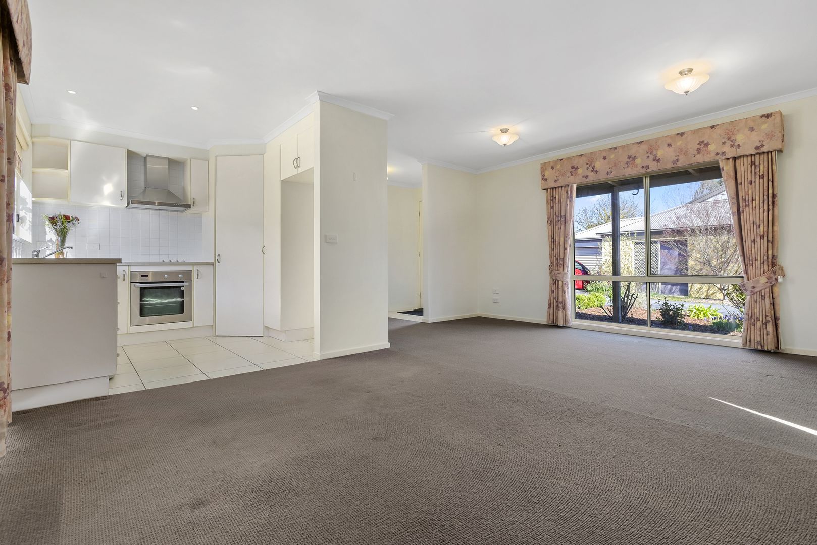 3/16 Corinella Road, Woodend VIC 3442, Image 1