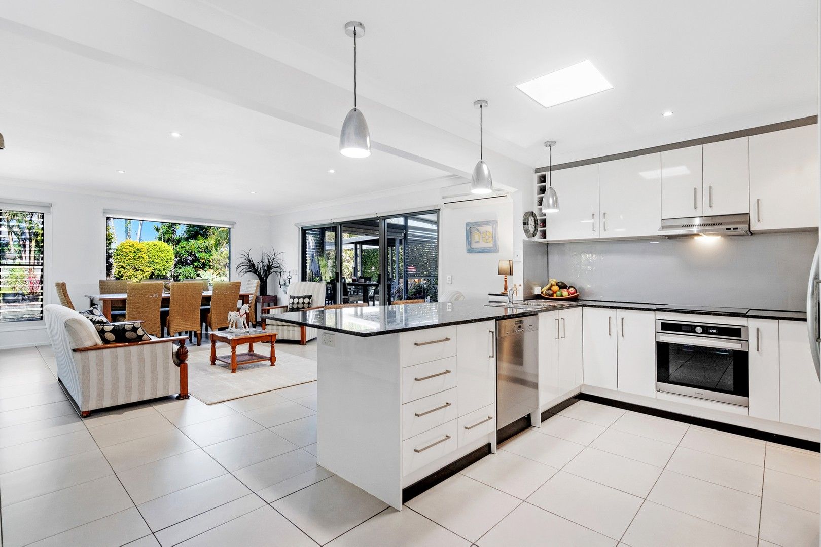 4 bedrooms House in 91 Oceanic Drive MERMAID WATERS QLD, 4218