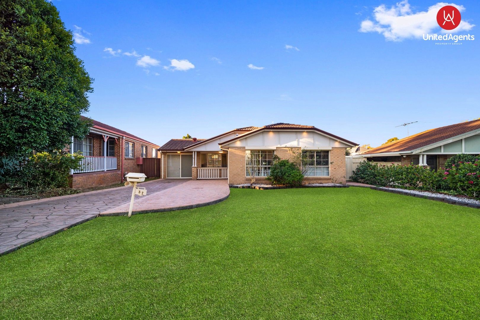 4 bedrooms House in 37 Horningsea Park Drive HORNINGSEA PARK NSW, 2171