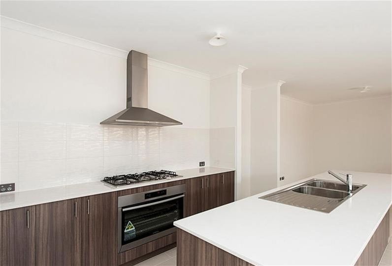 4 bedrooms House in 21 Gamboge Avenue KARNUP WA, 6176