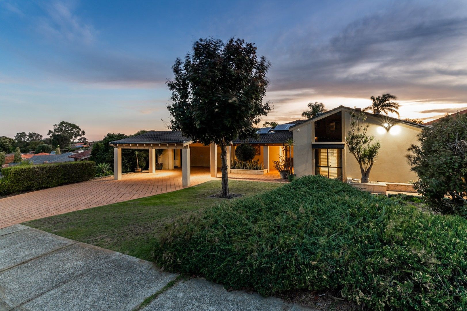 4 bedrooms House in 5 Wandearah Way KINGSLEY WA, 6026