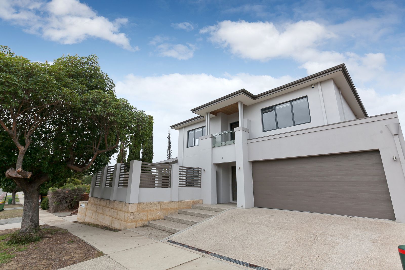 5 bedrooms House in 1/302 Preston Point Road ATTADALE WA, 6156