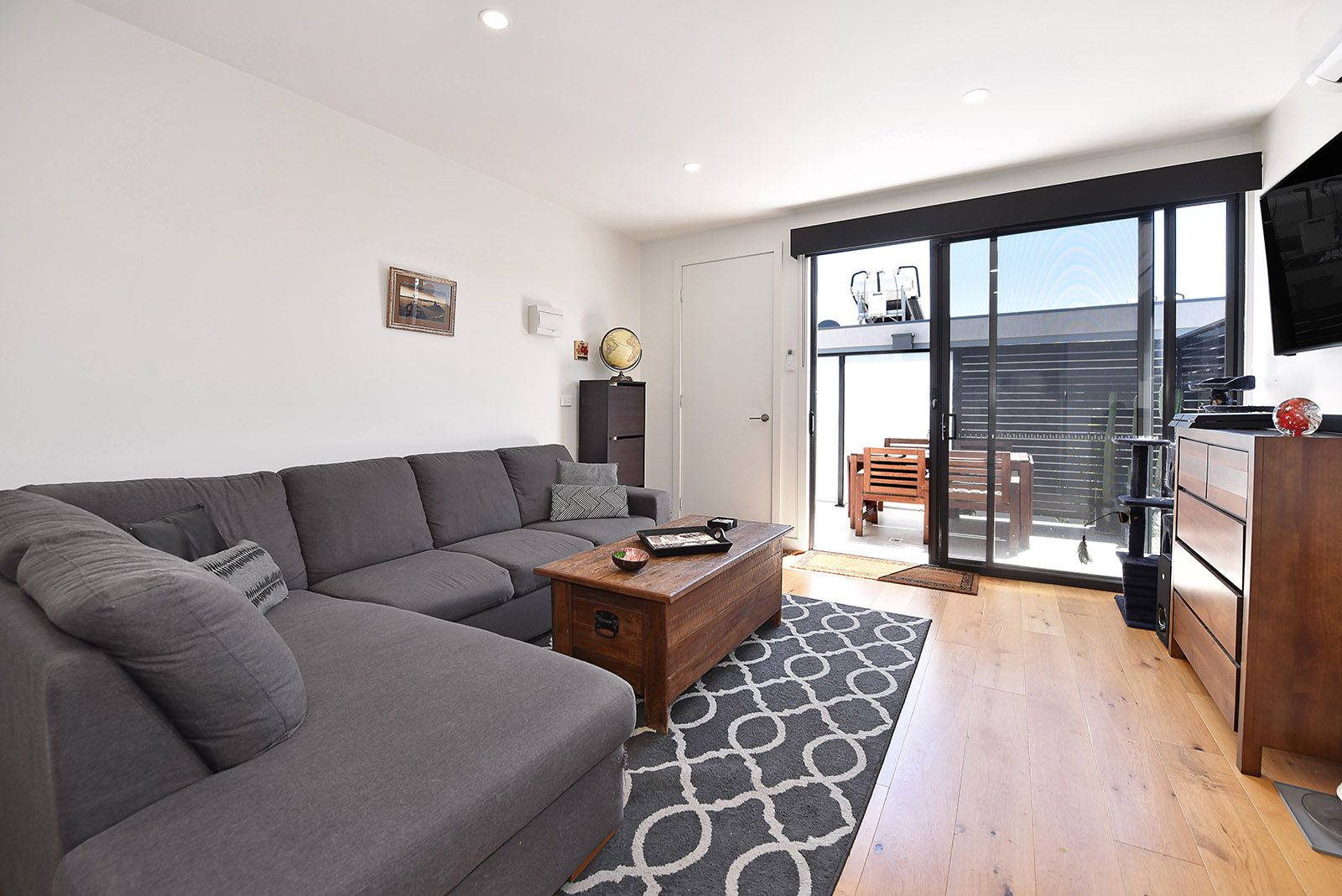 2 bedrooms Apartment / Unit / Flat in 5/16A Leonard Crescent ASCOT VALE VIC, 3032