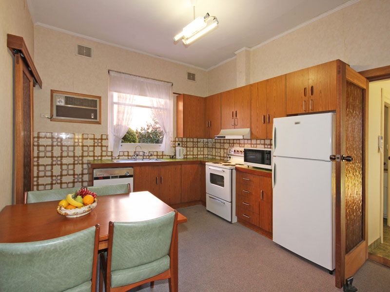 8 Fraser Street, Lower Mitcham SA 5062, Image 2