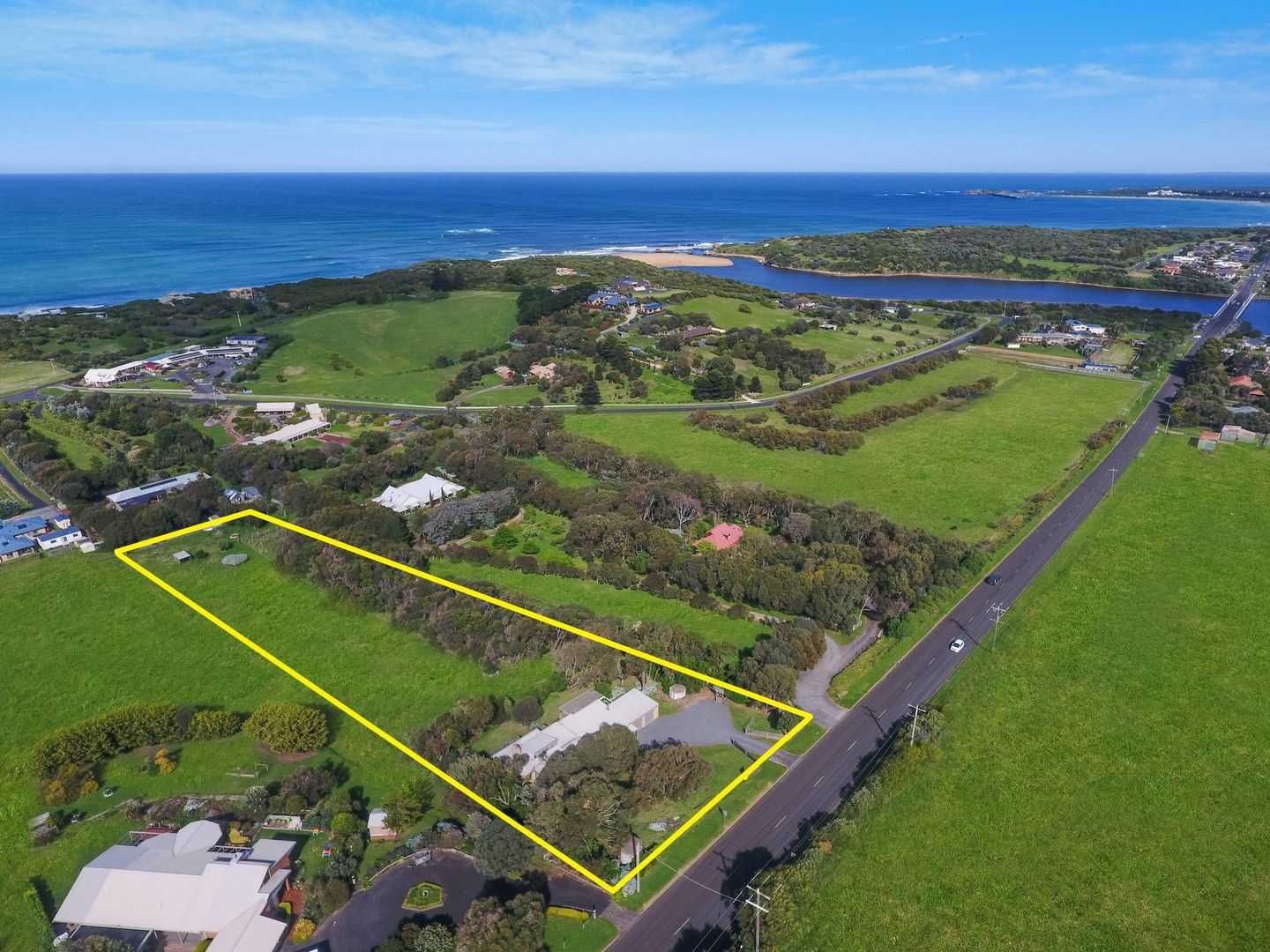 15 Hopkins Point Road, Warrnambool VIC 3280, Image 0