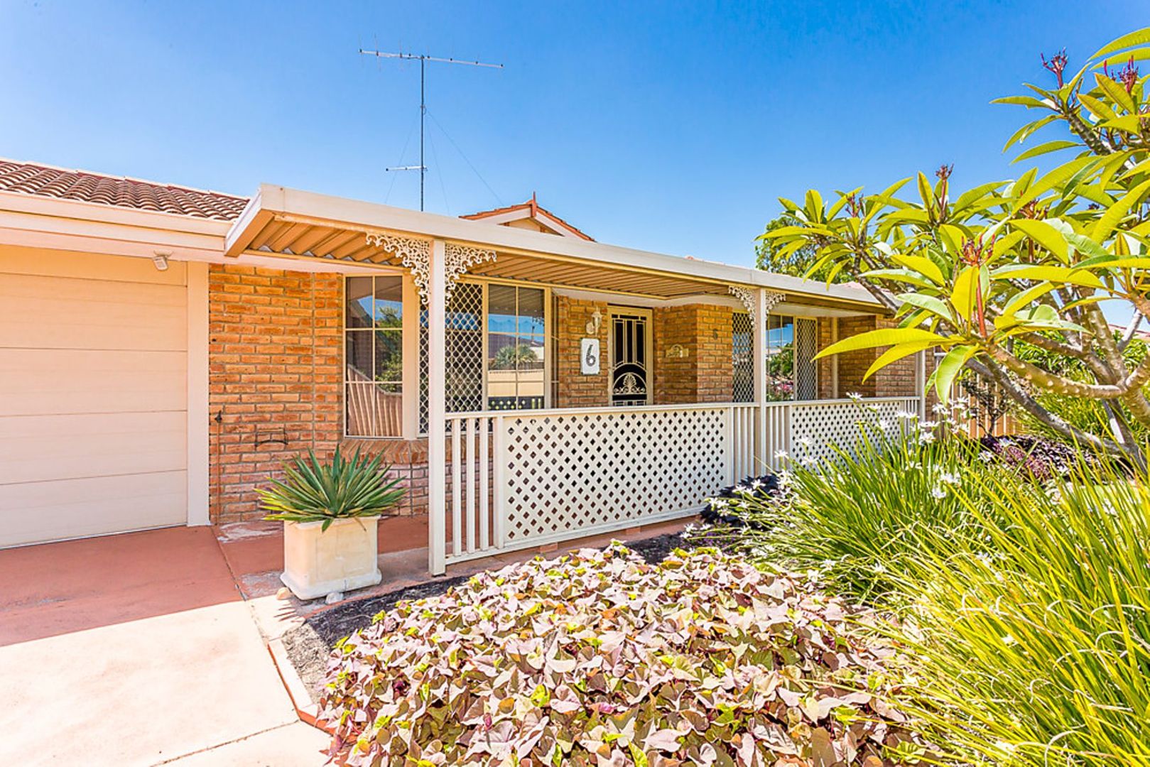 6 Deanna Court, Cooloongup WA 6168, Image 2