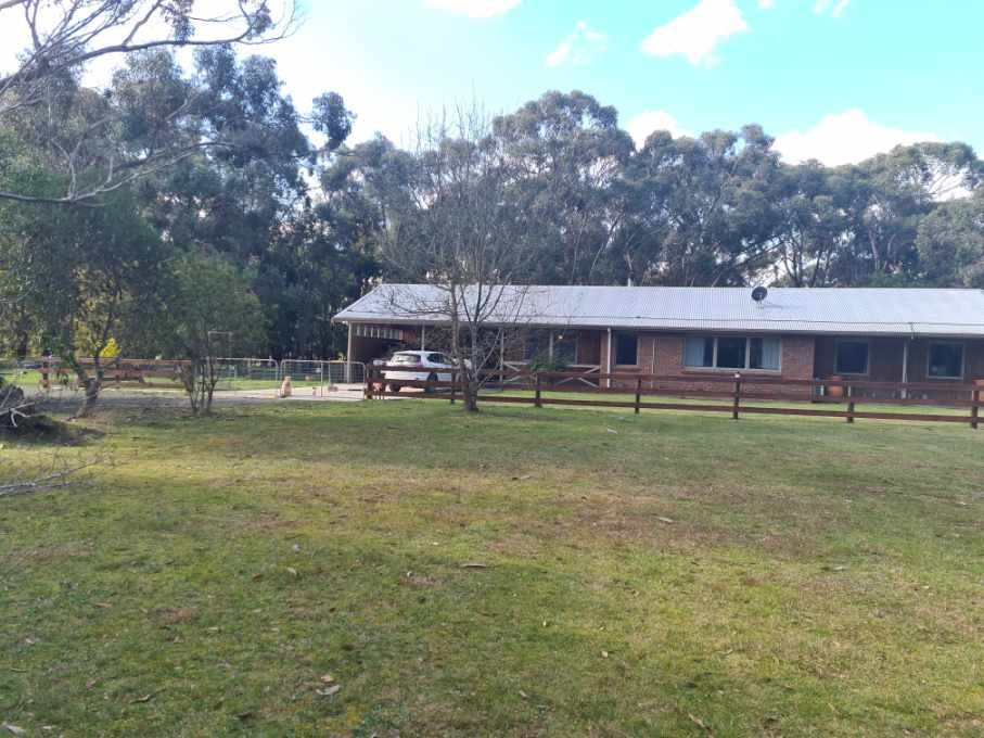 7 Campbell Crescent, Enfield VIC 3352, Image 2