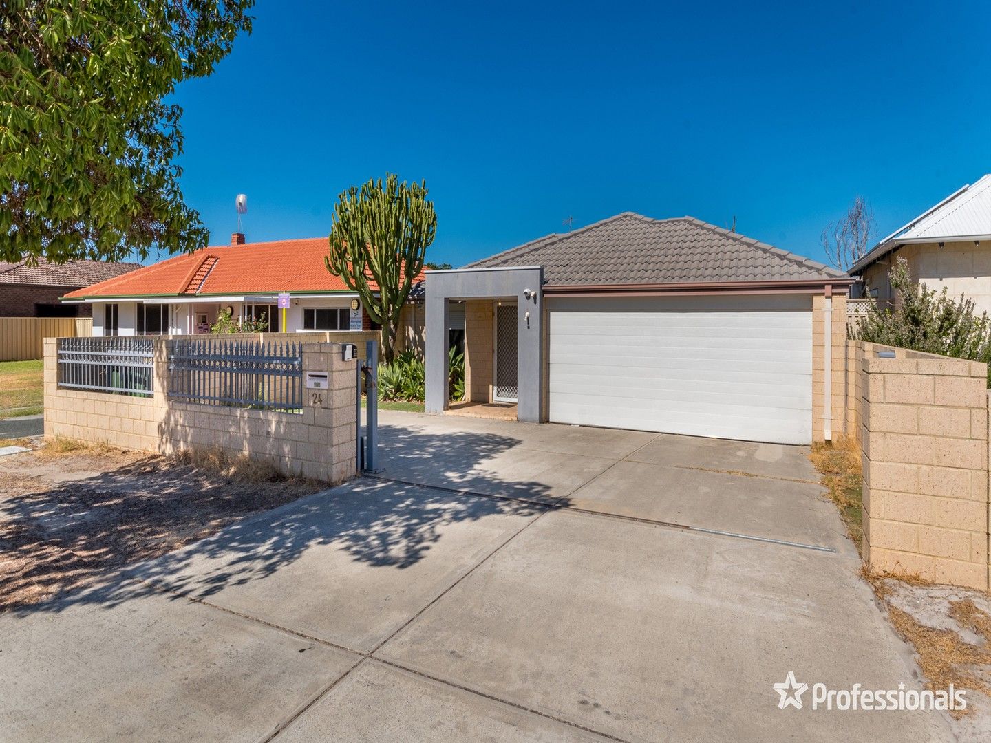 6 bedrooms House in 24 Coolgardie Street BENTLEY WA, 6102