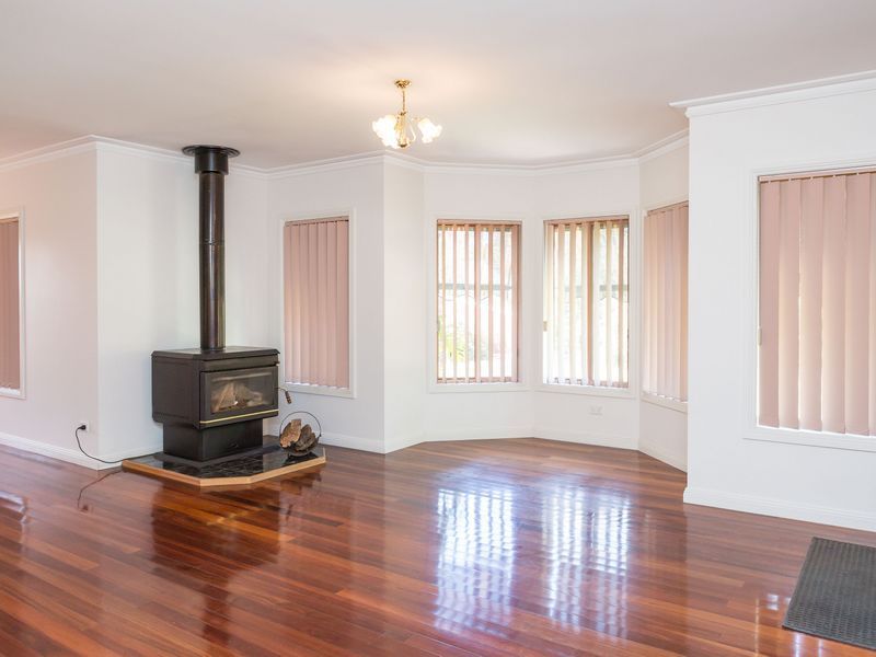 33 Dixon Street, Stratford VIC 3862, Image 2