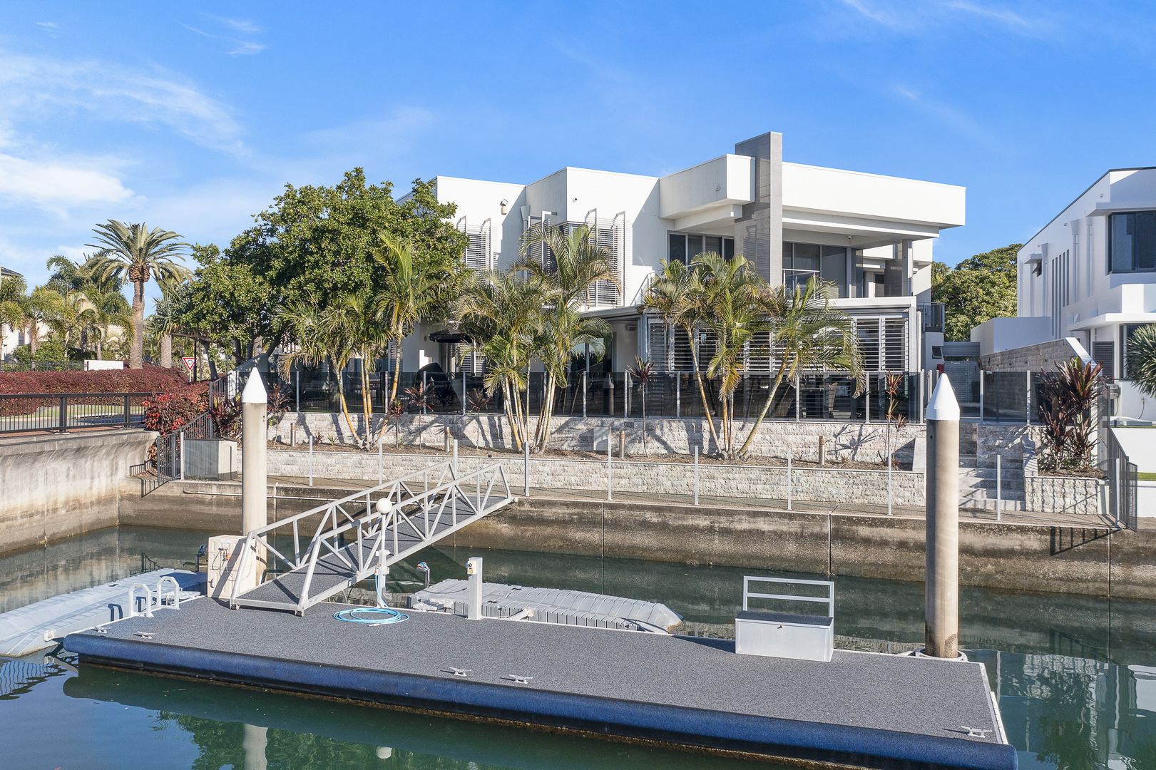 5 bedrooms House in 53 The Sovereign Mile SOVEREIGN ISLANDS QLD, 4216