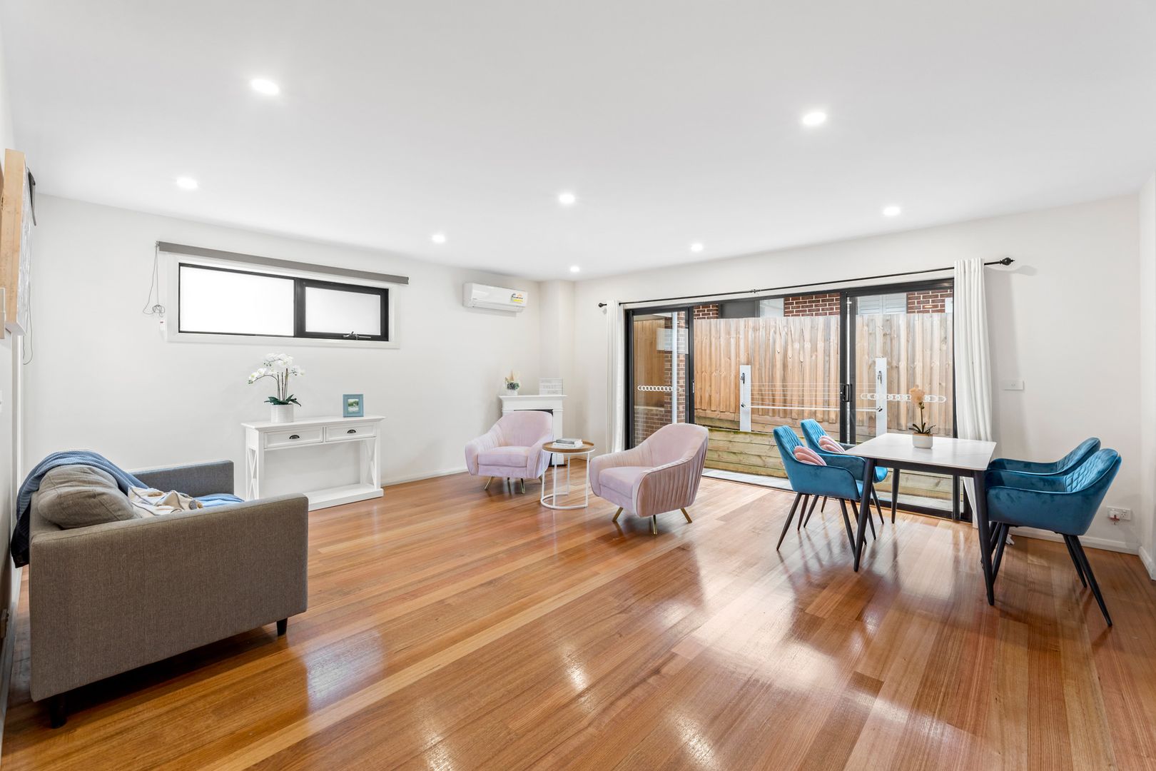 2/21 Beddows Street, Burwood VIC 3125, Image 2