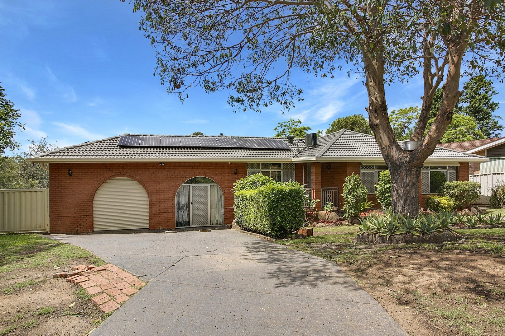 2 Pine Avenue, Bradbury NSW 2560, Image 0