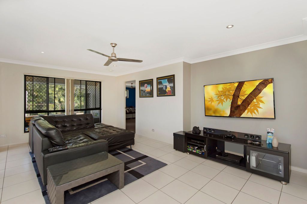 10 Lawley Crescent, Pacific Pines QLD 4211, Image 0