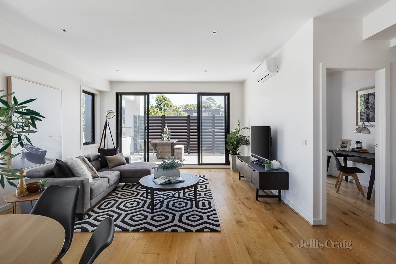 1/763 Doncaster Road, Doncaster VIC 3108, Image 2