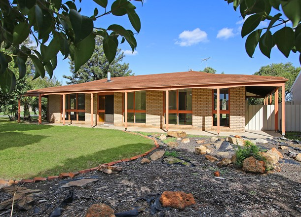 80 James Cook Avenue, Howlong NSW 2643