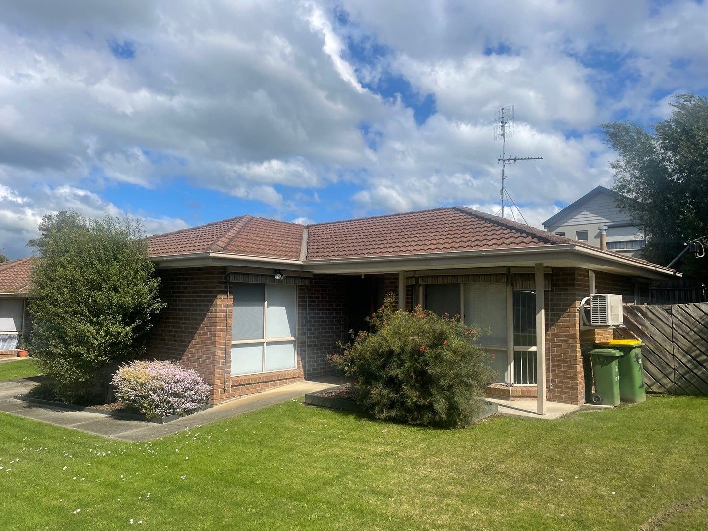 2 bedrooms Apartment / Unit / Flat in 1/13-15 Princes Highway PAKENHAM UPPER VIC, 3810
