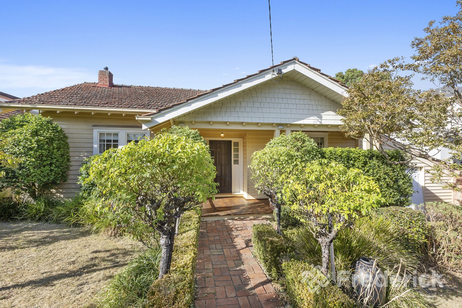 4 bedrooms House in 10 Laxdale Road CAMBERWELL VIC, 3124
