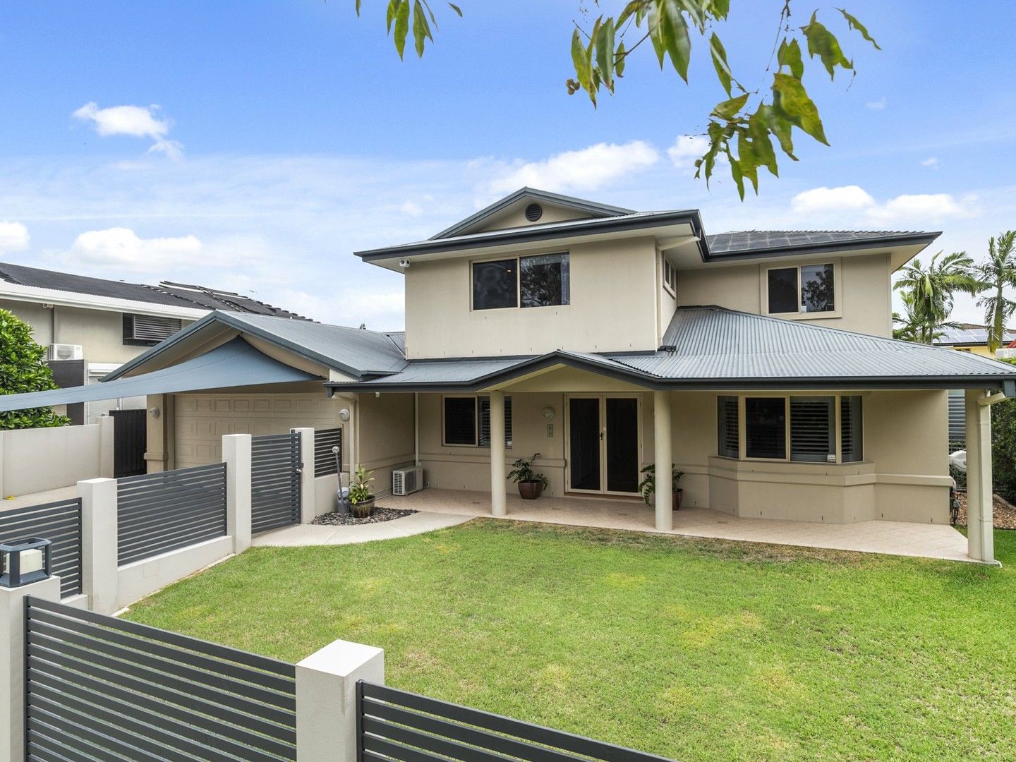 5 bedrooms House in 12 Samuel Place SINNAMON PARK QLD, 4073